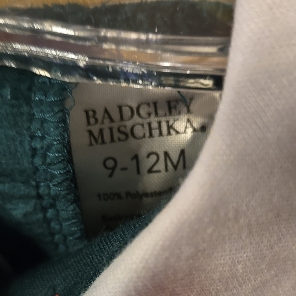 New Badgley Mischka Green Velvet Red Bow White Collar Onsie 9-12 Months - Picture 2 of 4